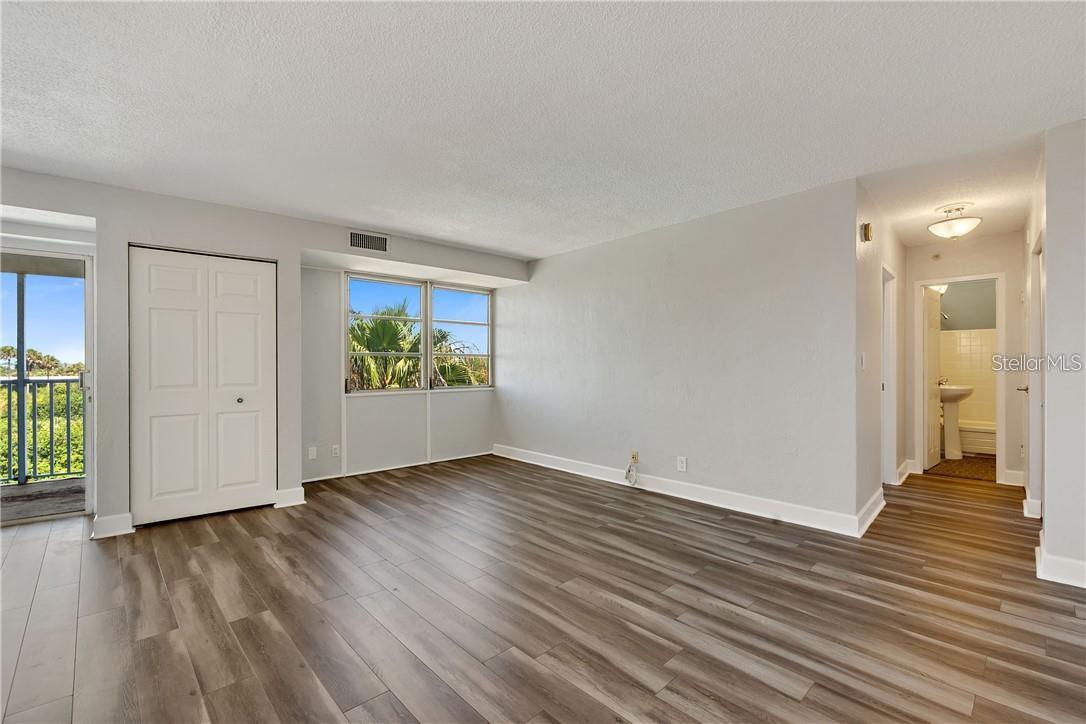 WAVE THE CONDO - Residential