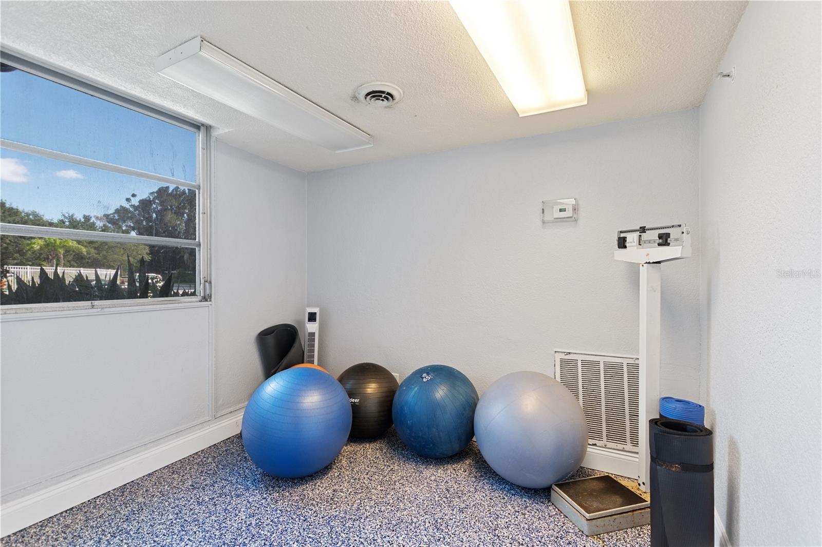 WAVE THE CONDO - Residential