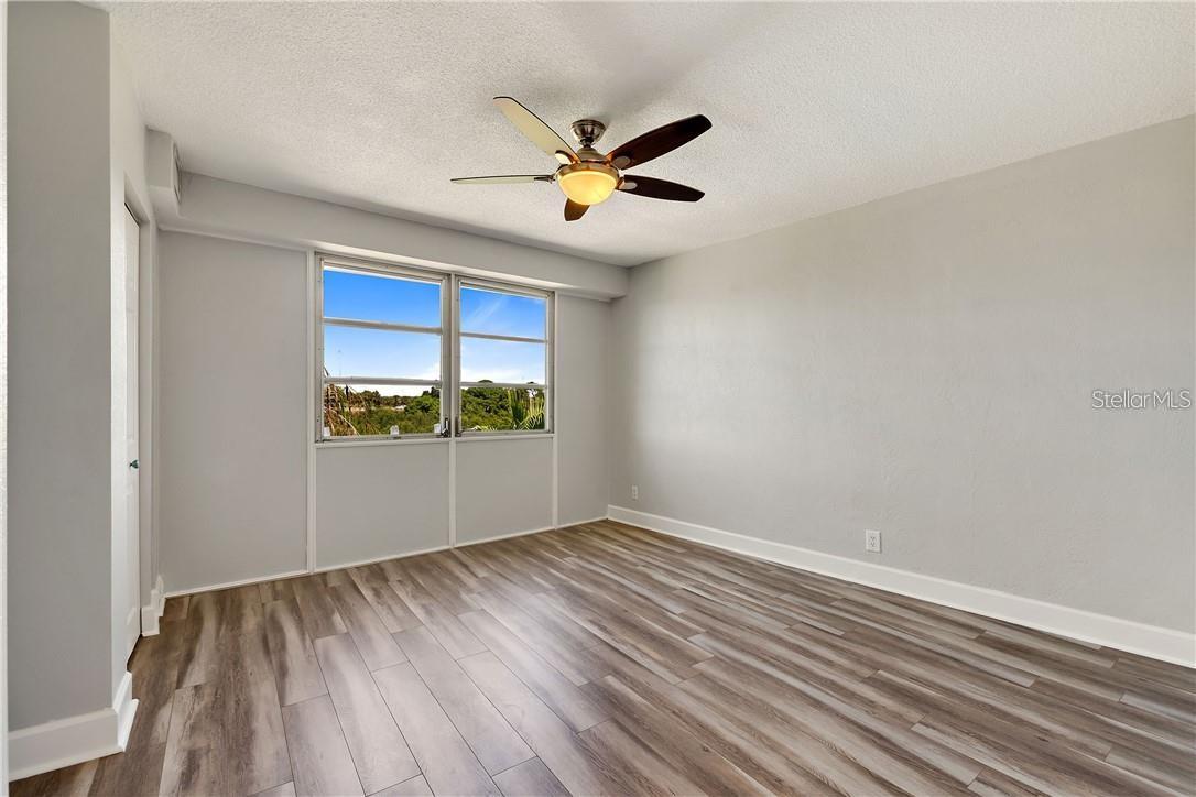 WAVE THE CONDO - Residential