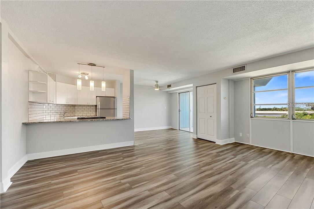 WAVE THE CONDO - Residential