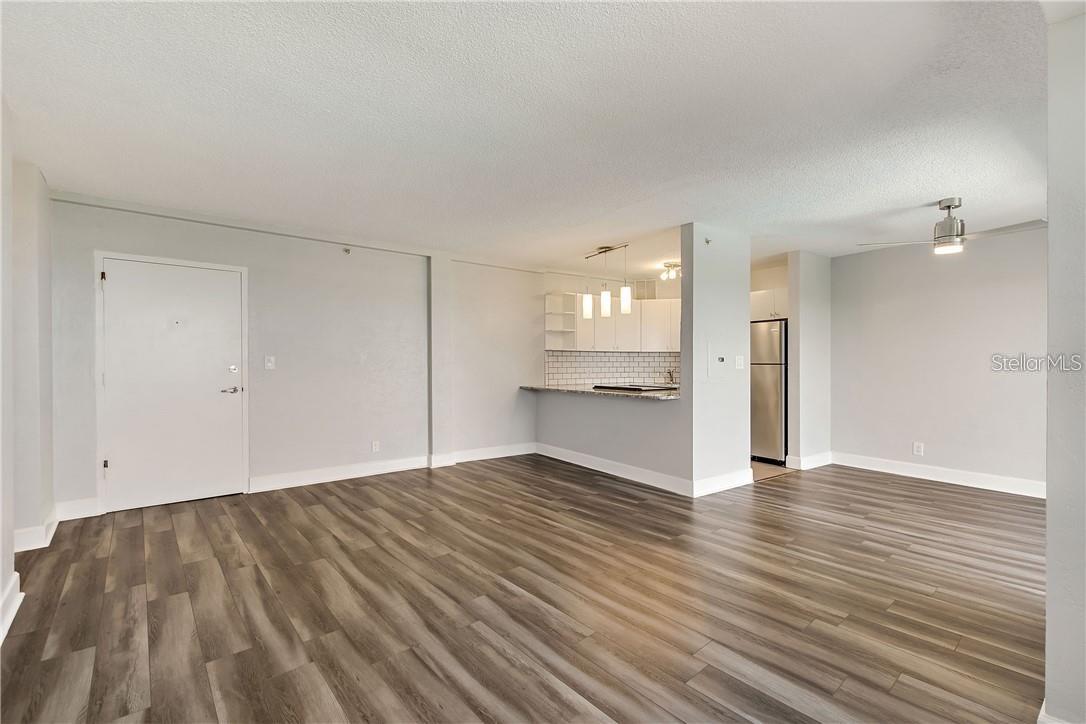 WAVE THE CONDO - Residential