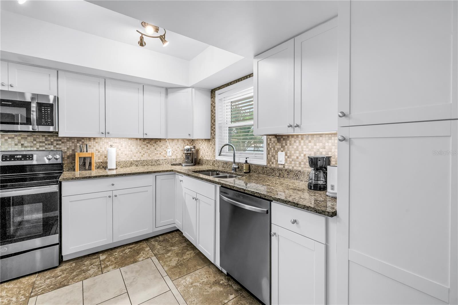 SYLVETTE CONDO - Residential