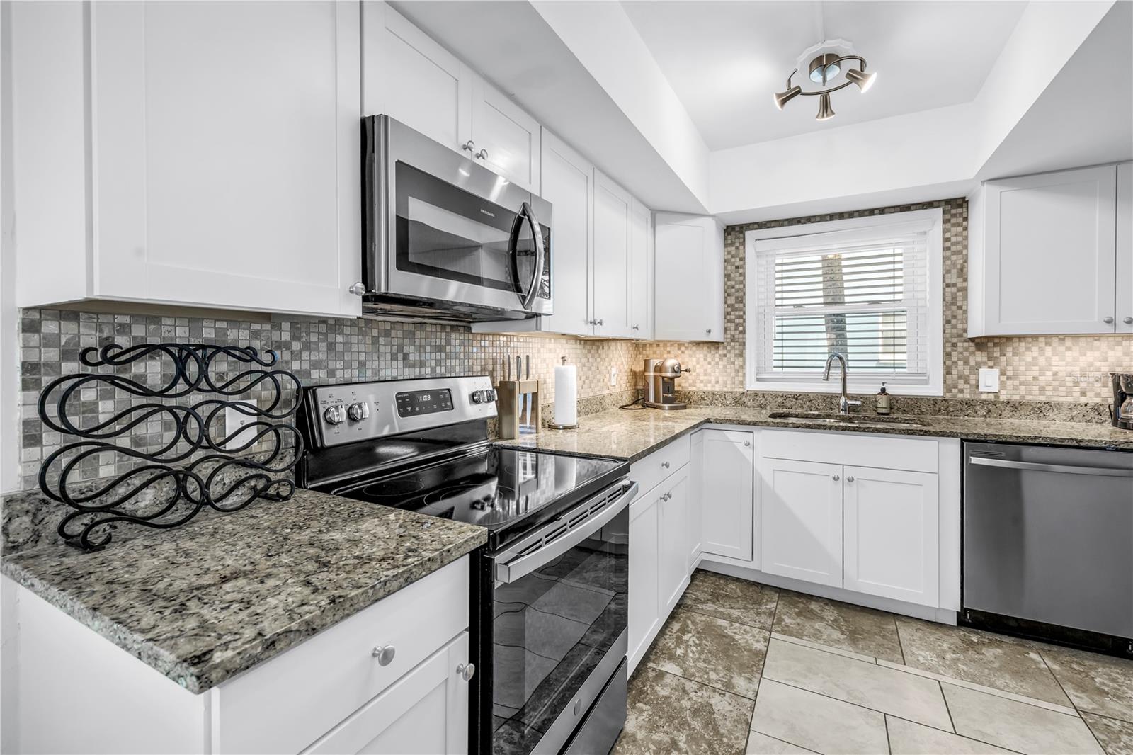 SYLVETTE CONDO - Residential