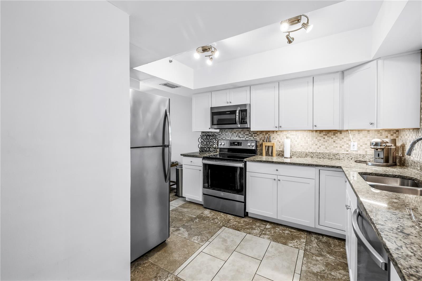 SYLVETTE CONDO - Residential