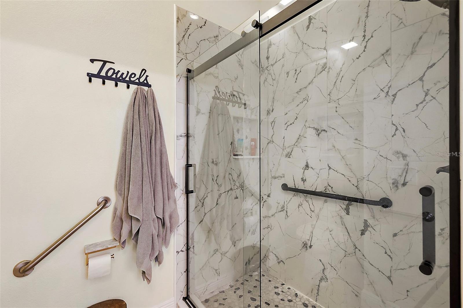 LAKESIDE LANDINGS - Residential