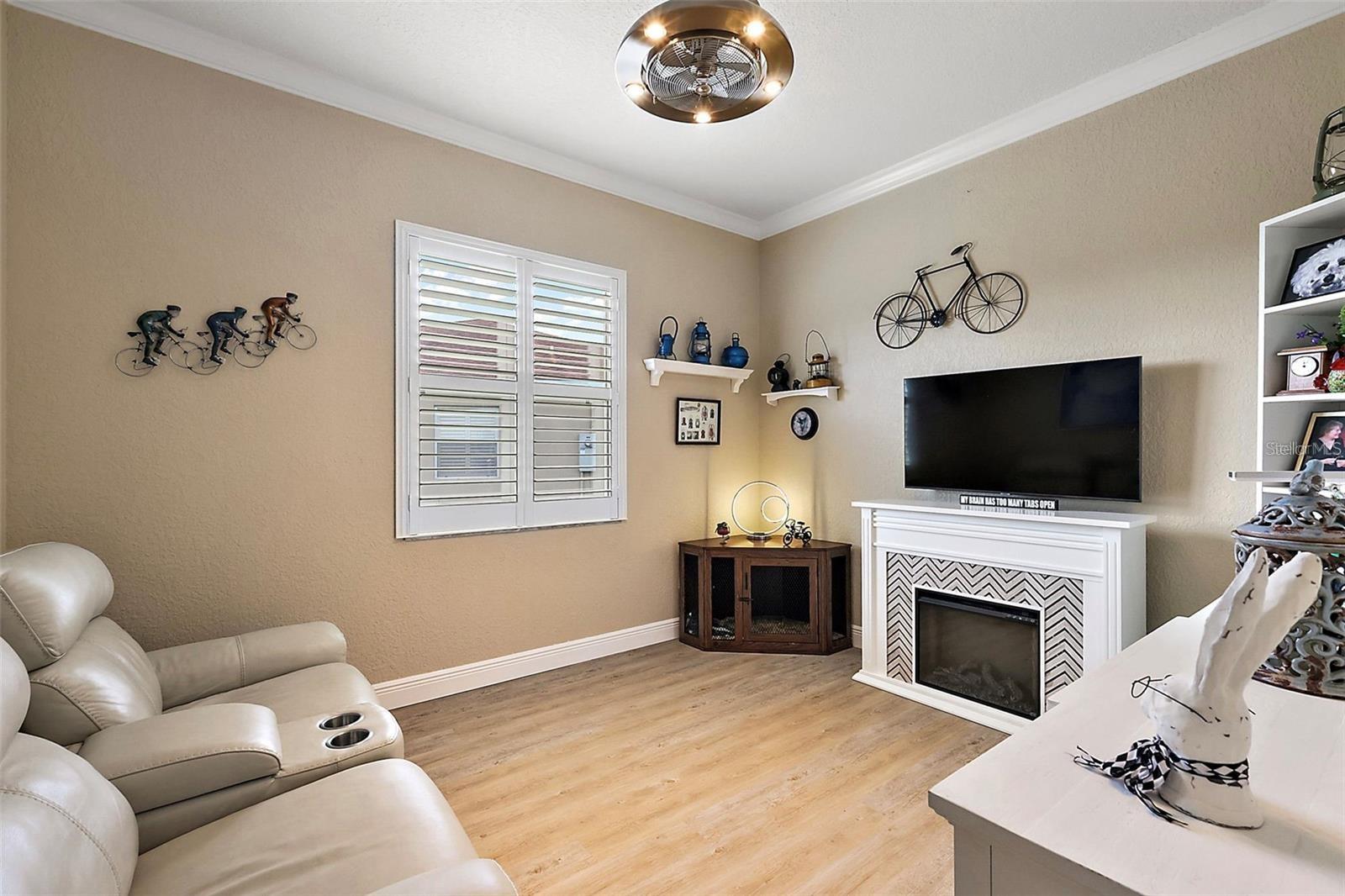 LAKESIDE LANDINGS - Residential