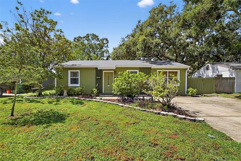 Photo of 4718 W Wallcraft Avenue, Tampa, FL 33611 (MLS # TB8413073)
