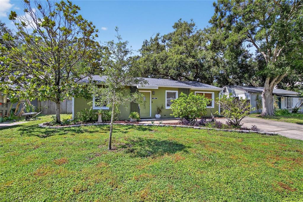 Photo of 4718 W Wallcraft Avenue, Tampa, FL 33611 (MLS # TB8413073)