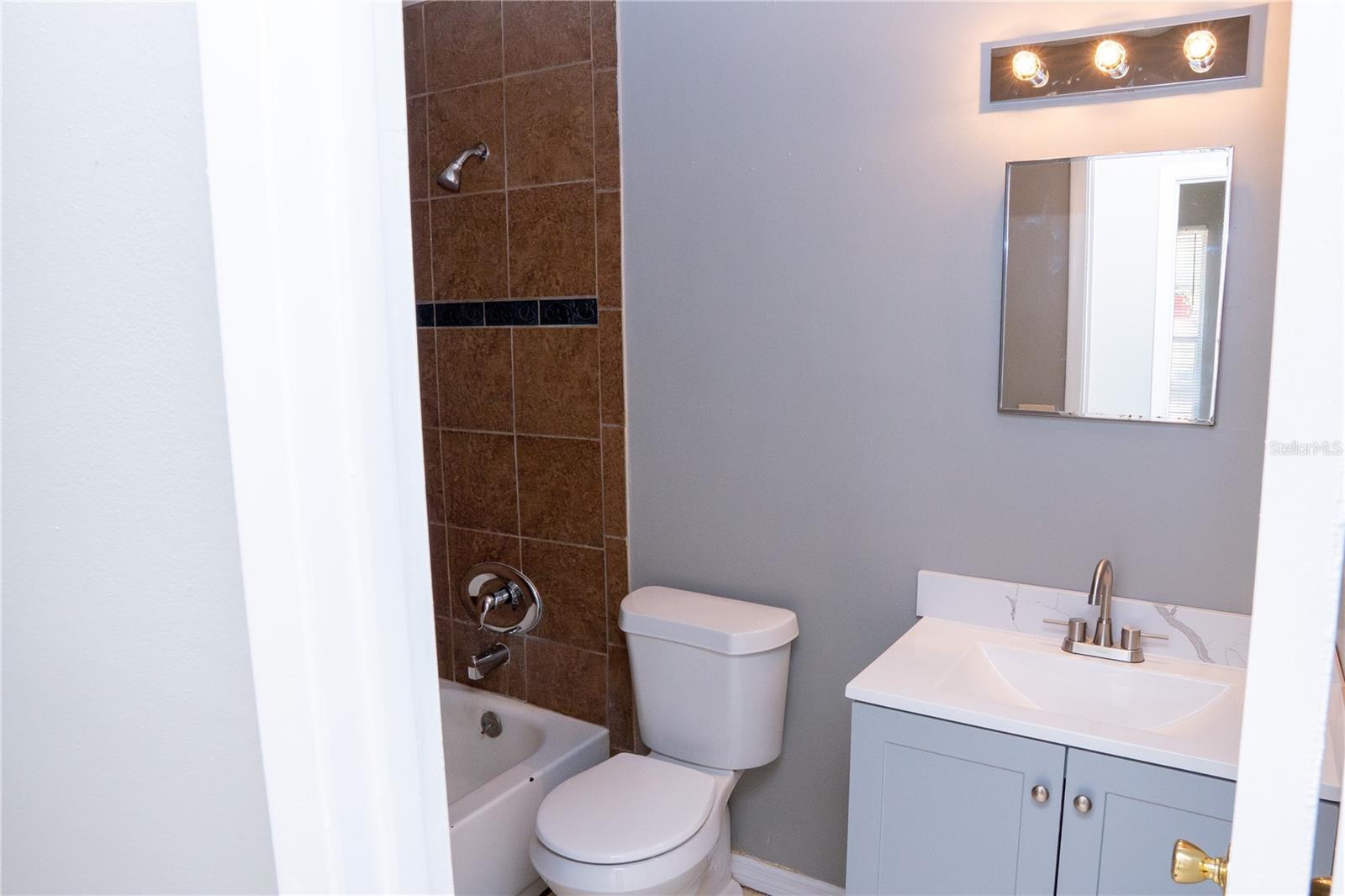 LAKE OPAL ESTATES - Residential Lease