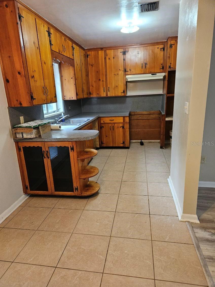 Photo of 1528 N Powers Drive, Orlando, FL 32818 (MLS # O6425576)