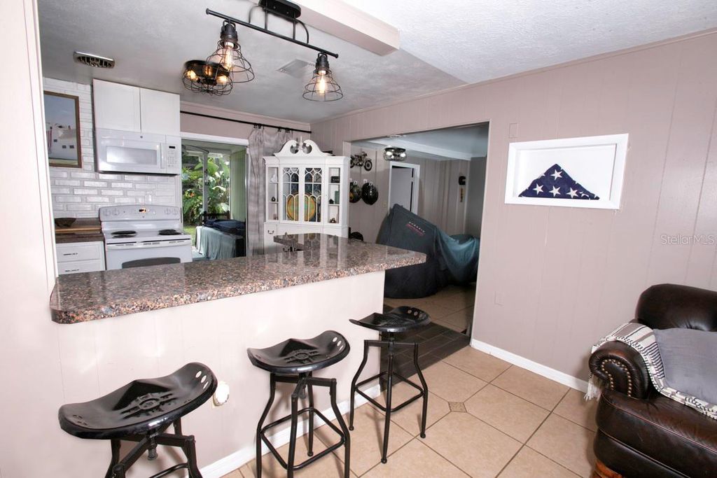 Photo of 1915 27th Avenue W, Bradenton, FL 34205 (MLS # A4668923)
