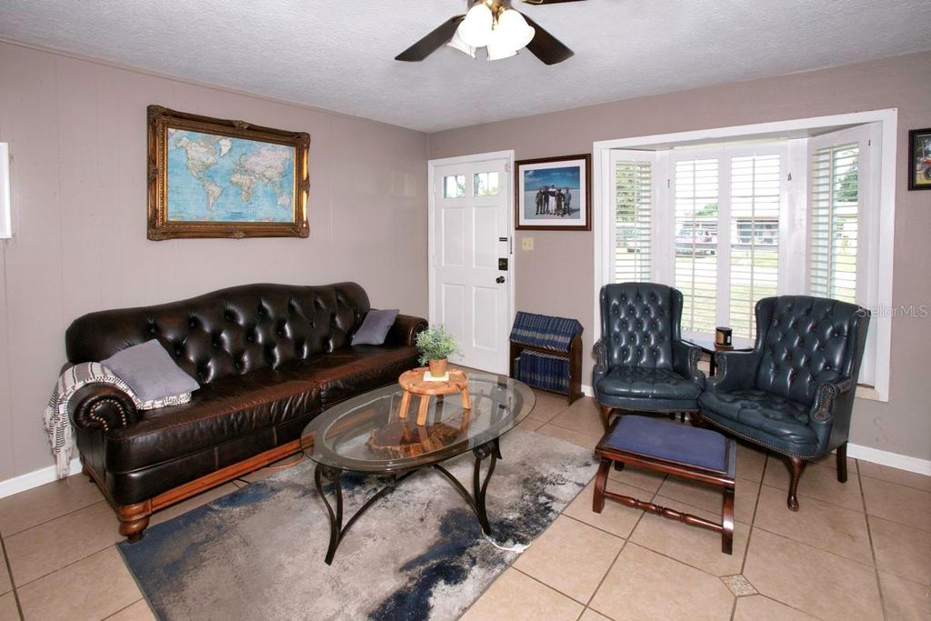 Photo of 1915 27th Avenue W, Bradenton, FL 34205 (MLS # A4668923)