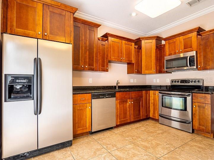 ALEXANDER WOODS TWNHMS - Residential Lease
