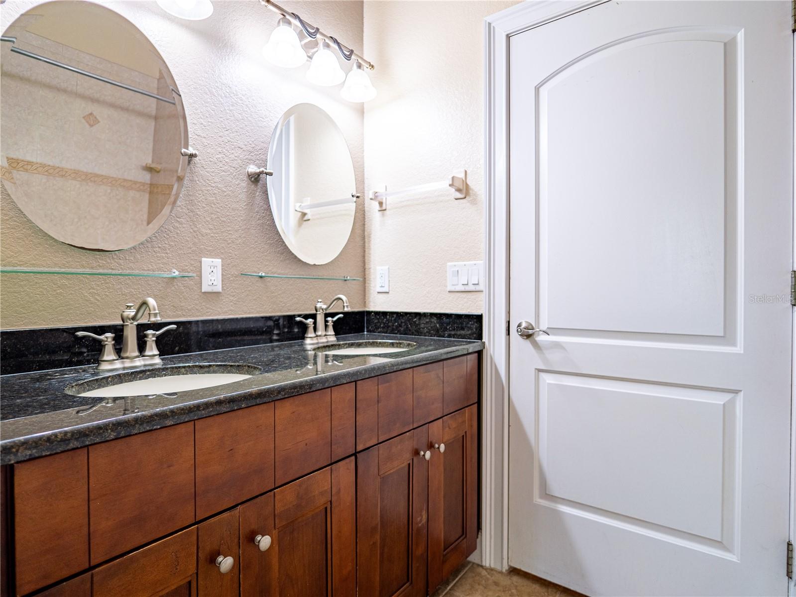 ALEXANDER WOODS TWNHMS - Residential Lease