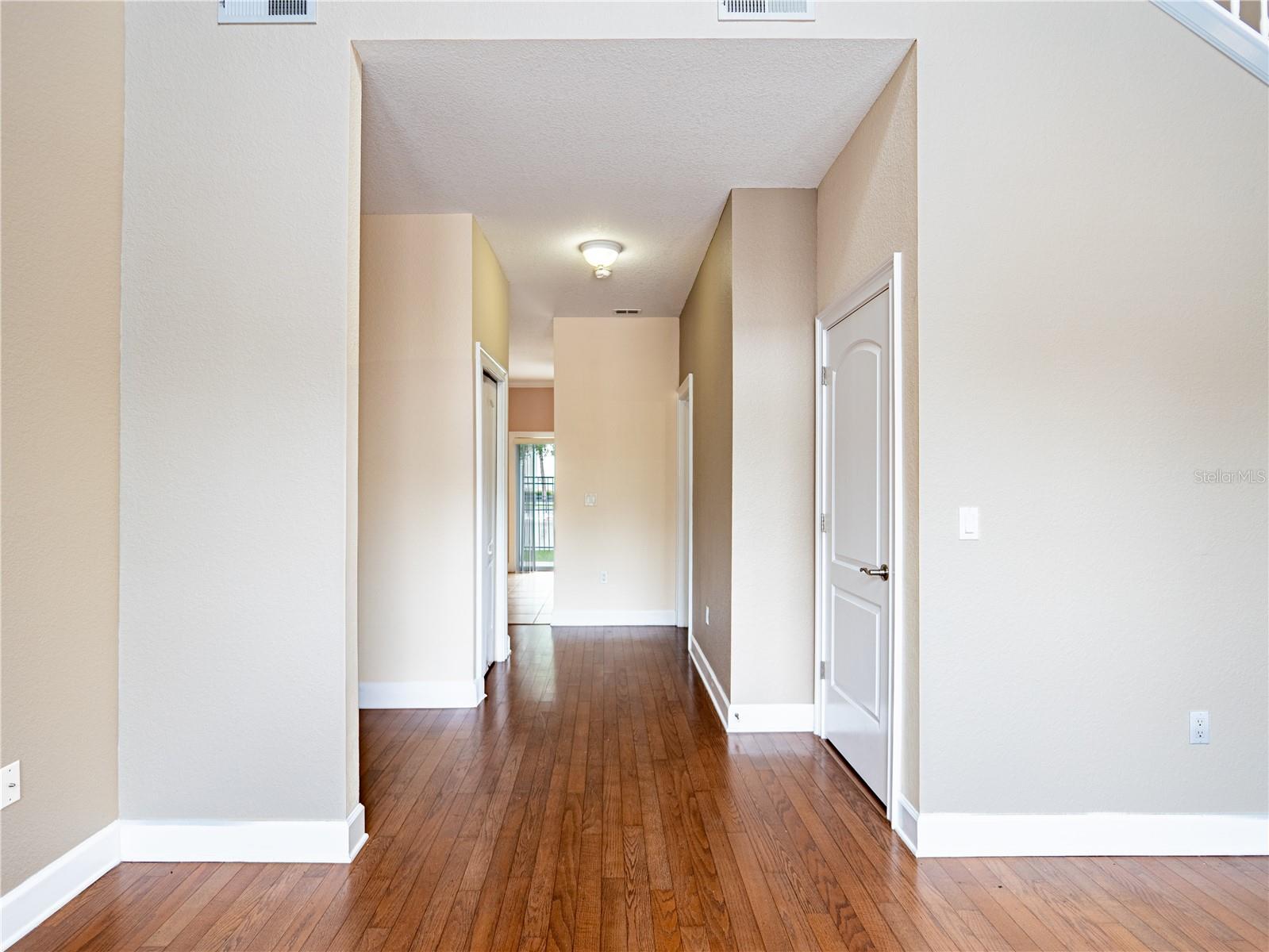 ALEXANDER WOODS TWNHMS - Residential Lease