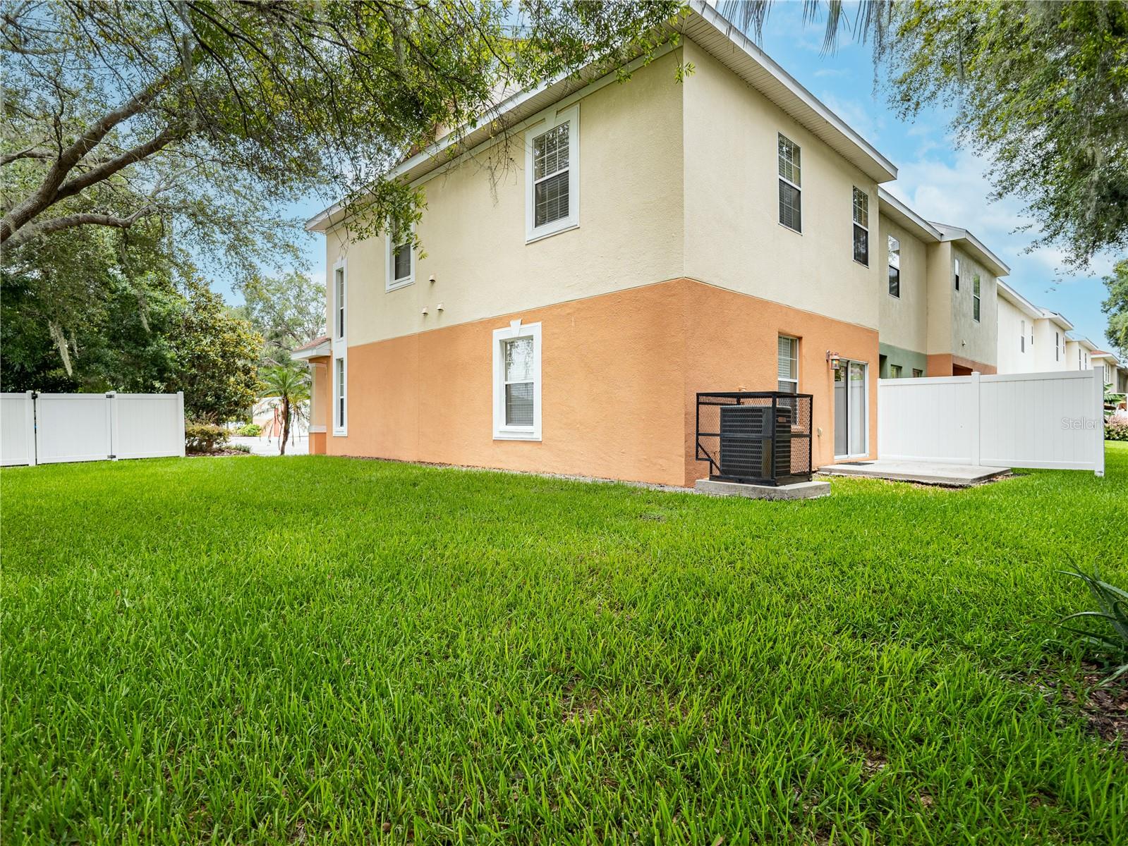 ALEXANDER WOODS TWNHMS - Residential Lease