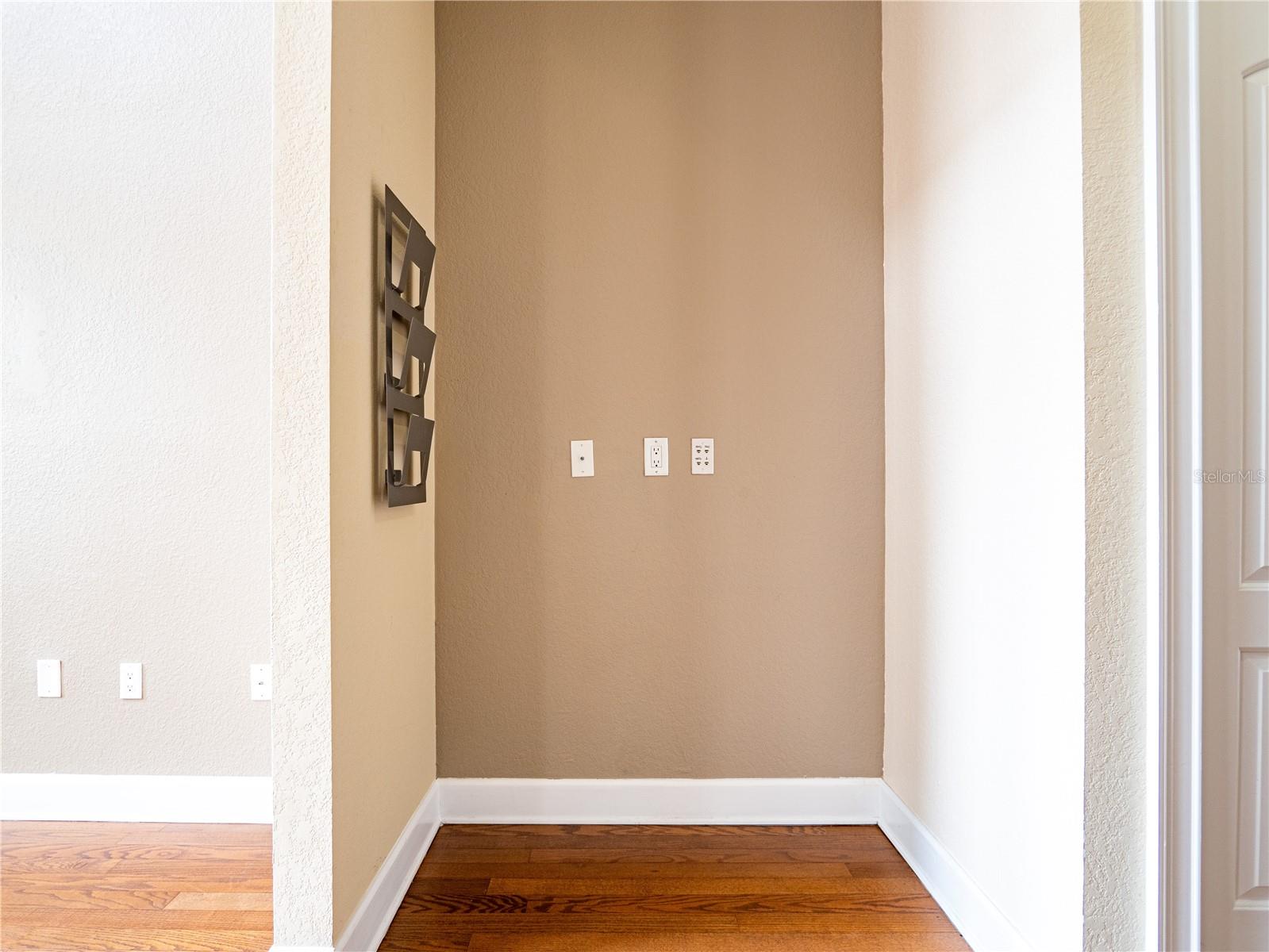 ALEXANDER WOODS TWNHMS - Residential Lease