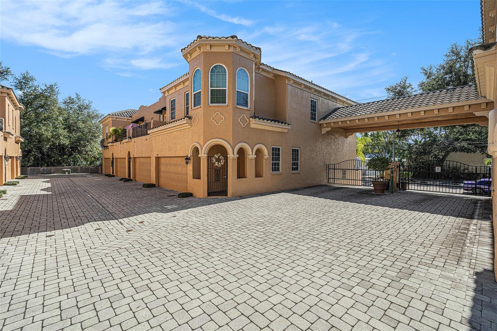 HANSEN MANOR TWNHMS - Residential