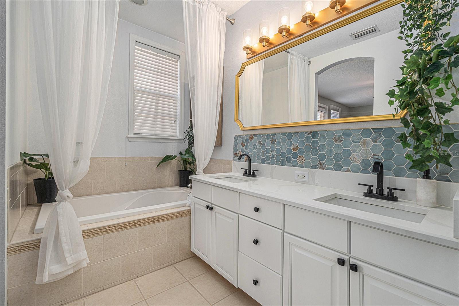 HANSEN MANOR TWNHMS - Residential