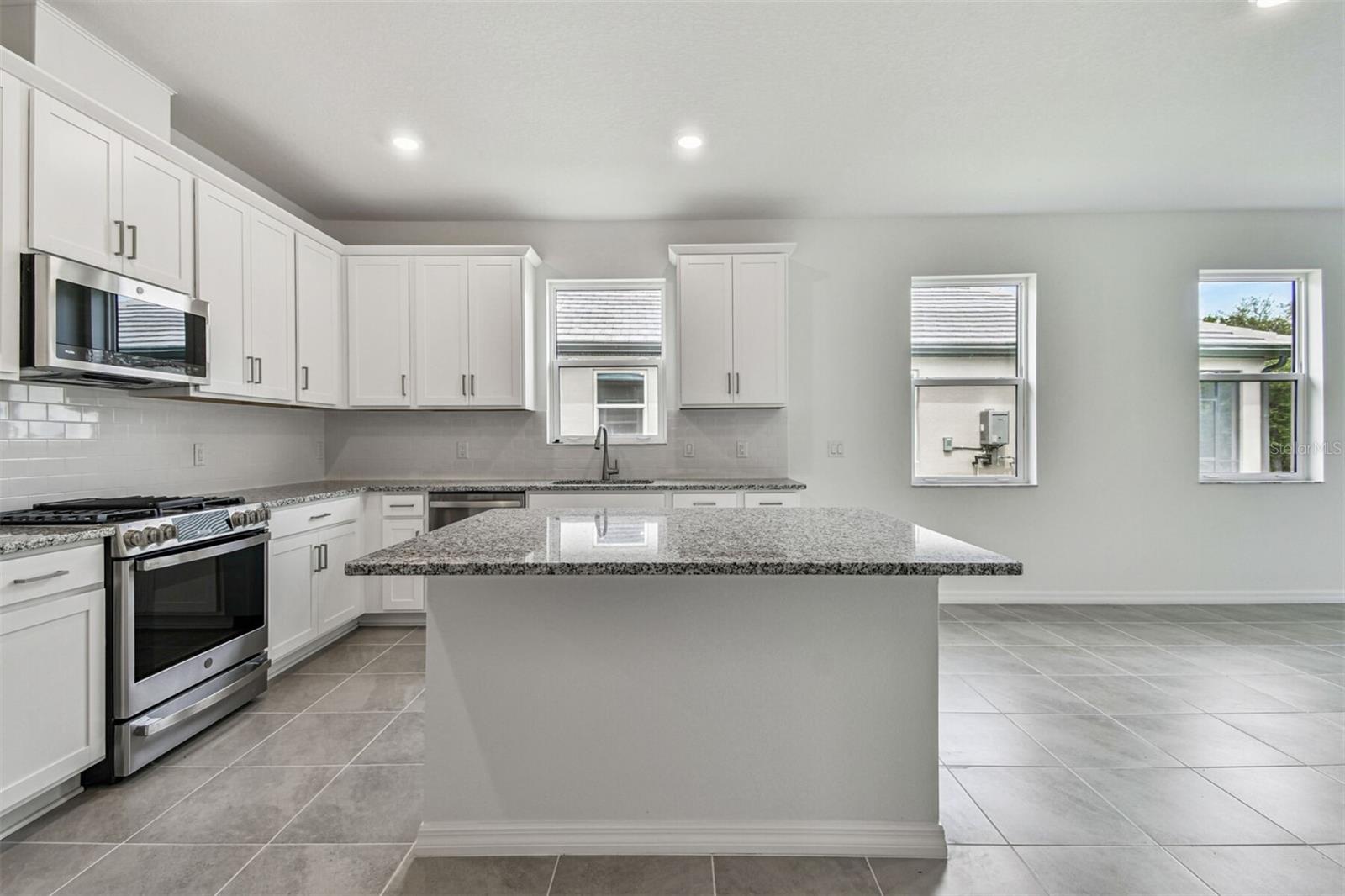 SWEETWATER VILLAS AT LAKEWOOD RANCH - Residential