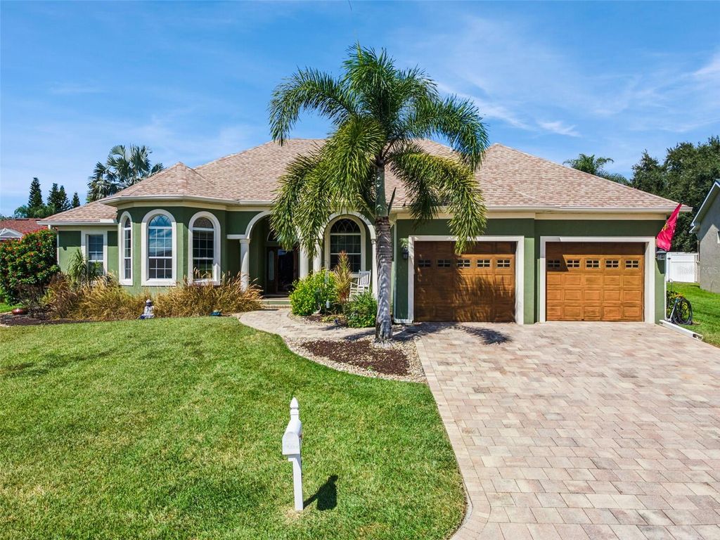 Photo of 673 Hart Lake Drive, Winter Haven, FL 33884 (MLS # P4936723)