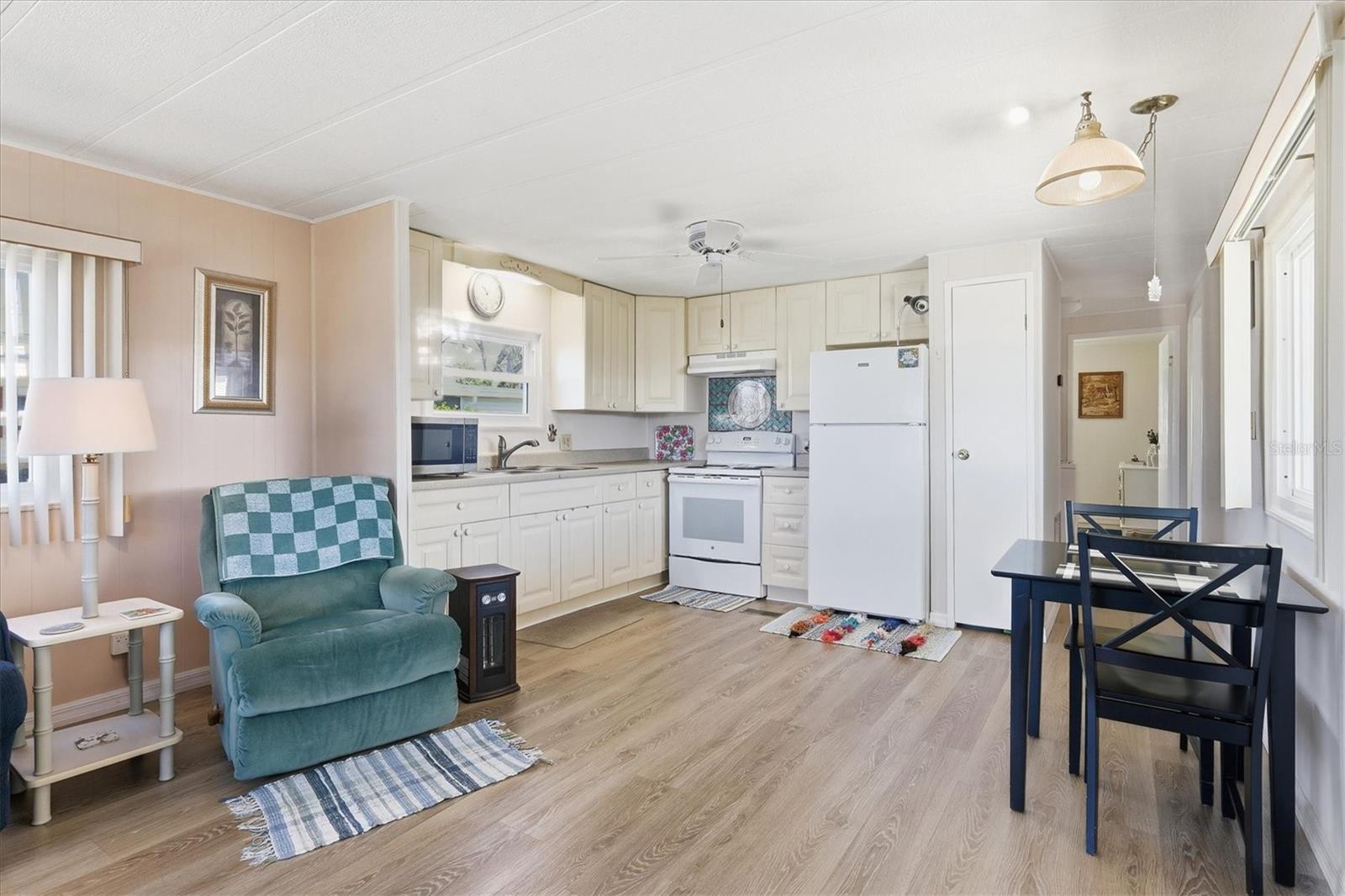 1532 47TH AVENUE DRIVE E