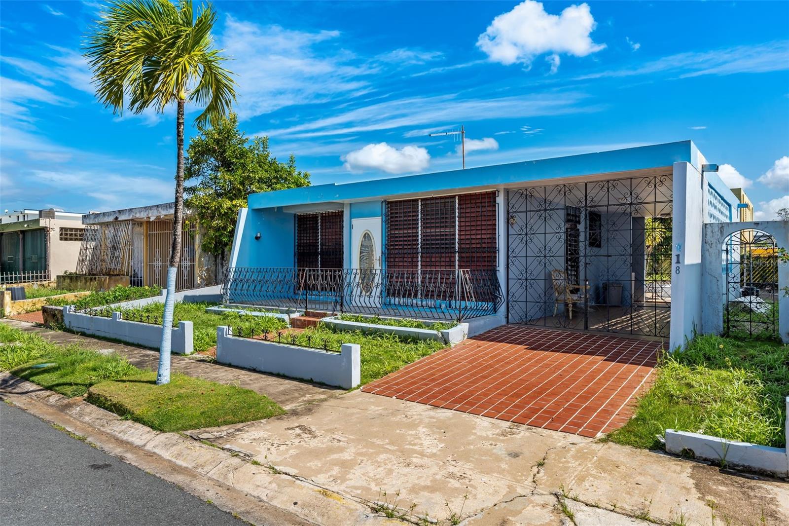 Aw-18 CALLE DOMINGO DELGADO