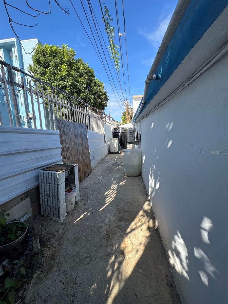 URBANIZACIÓN VILLA PRADES - Commercial Sale