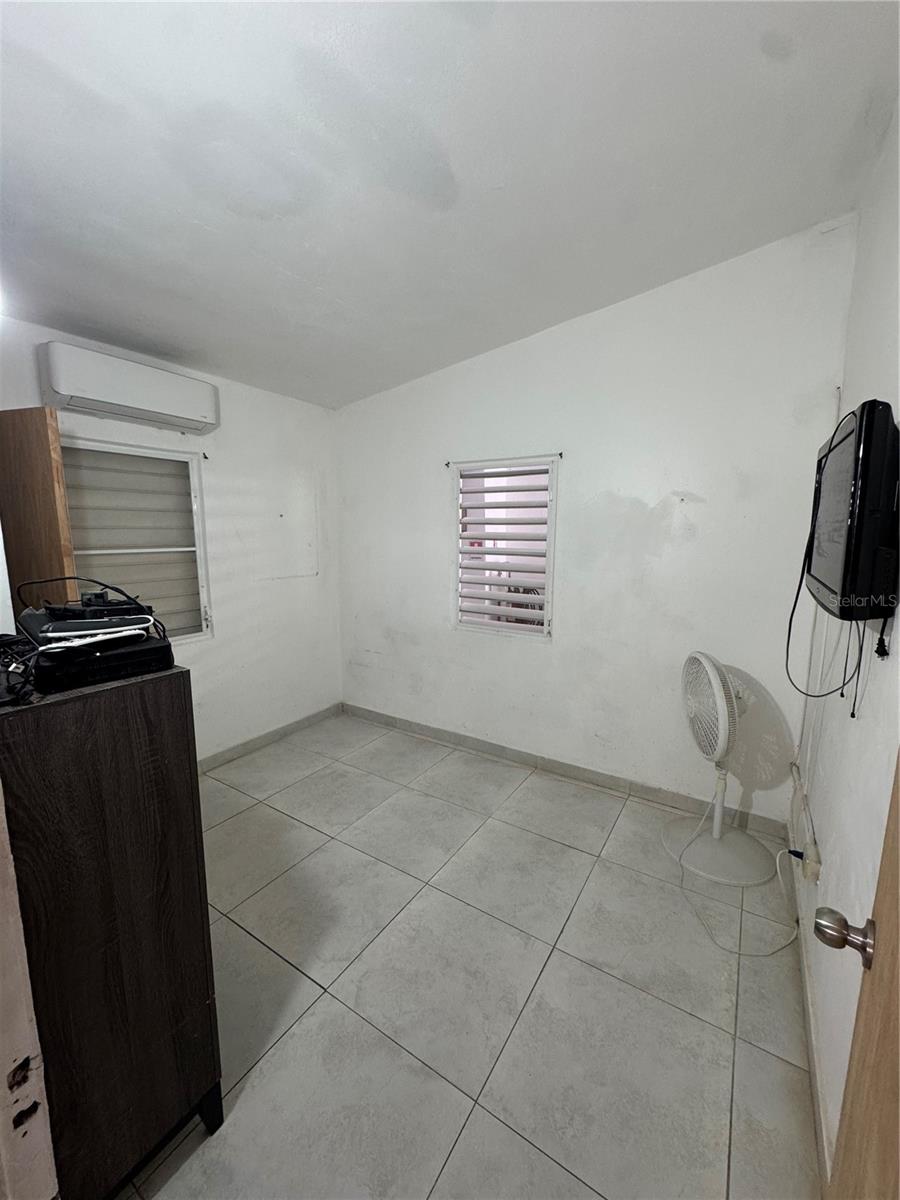 URBANIZACIÓN VILLA PRADES - Commercial Sale