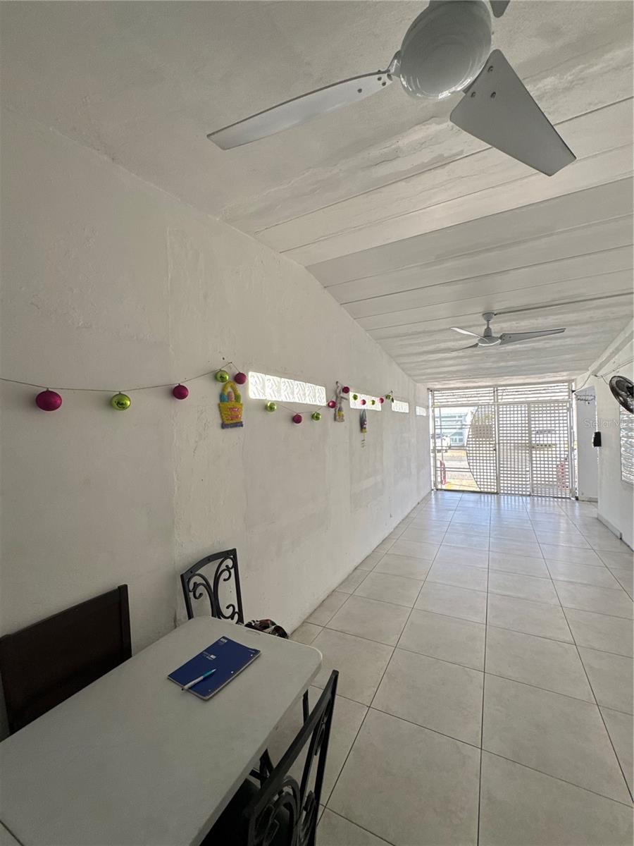 URBANIZACIÓN VILLA PRADES - Commercial Sale