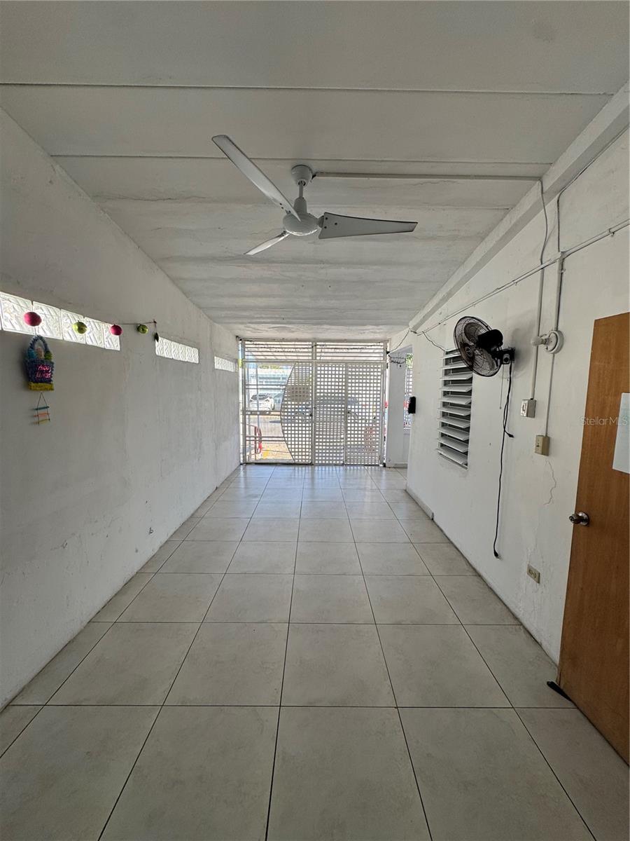 URBANIZACIÓN VILLA PRADES - Commercial Sale