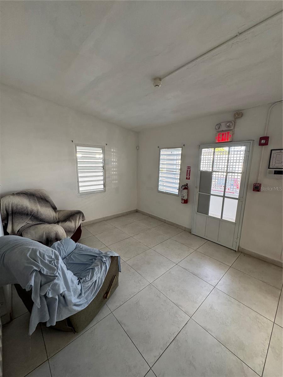 URBANIZACIÓN VILLA PRADES - Commercial Sale