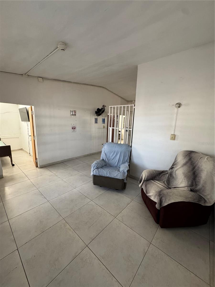 URBANIZACIÓN VILLA PRADES - Commercial Sale