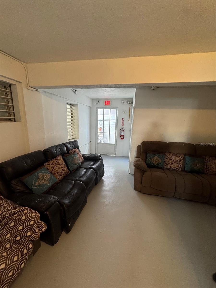 URBANIZACIÓN VILLA PRADES - Commercial Sale