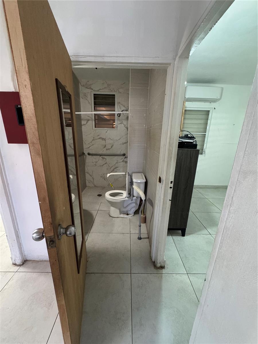 URBANIZACIÓN VILLA PRADES - Commercial Sale