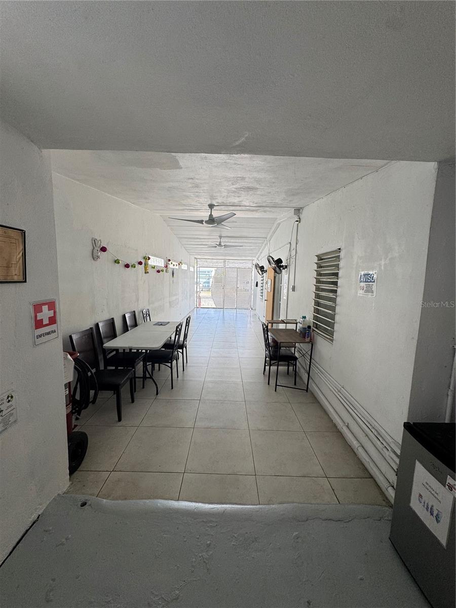 URBANIZACIÓN VILLA PRADES - Commercial Sale