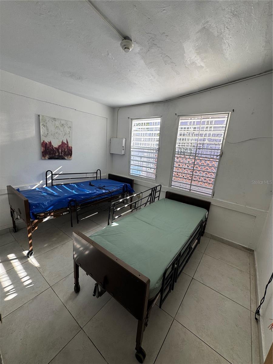 URBANIZACIÓN VILLA PRADES - Commercial Sale