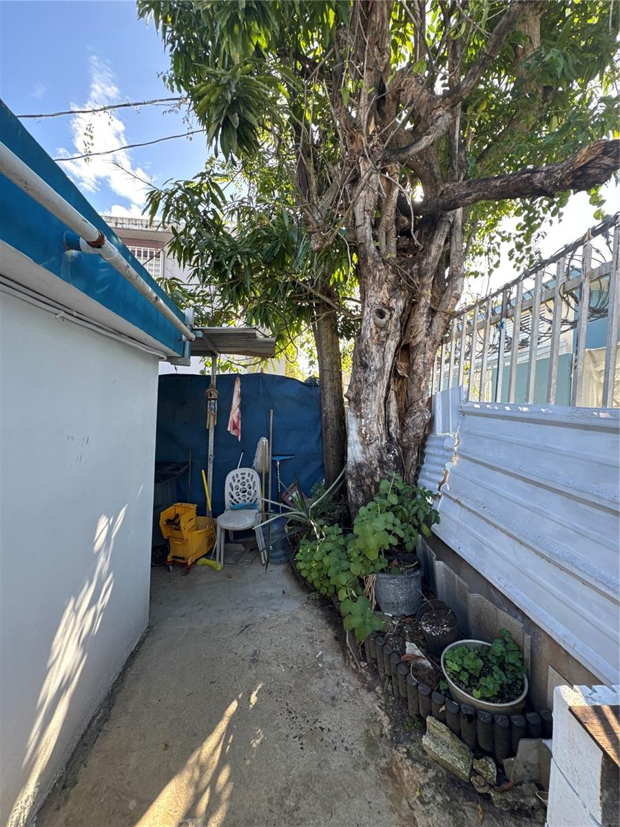 URBANIZACIÓN VILLA PRADES - Commercial Sale