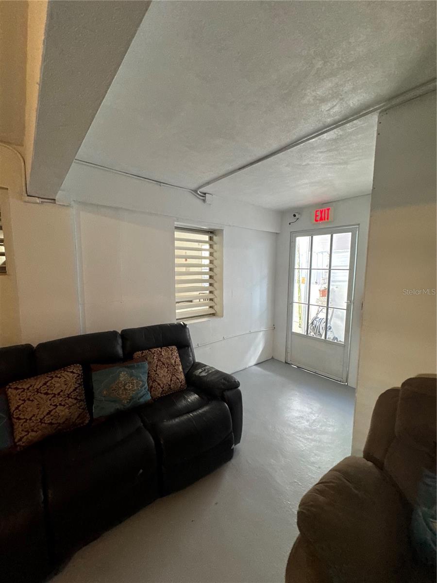 URBANIZACIÓN VILLA PRADES - Commercial Sale