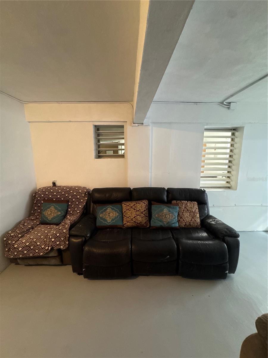 URBANIZACIÓN VILLA PRADES - Commercial Sale