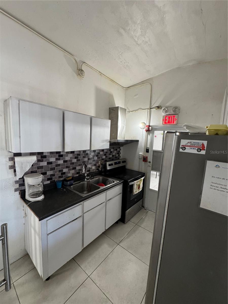 URBANIZACIÓN VILLA PRADES - Commercial Sale