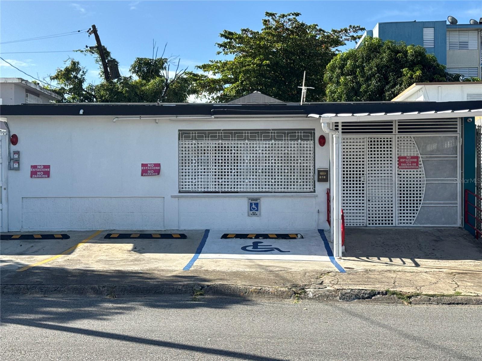 URBANIZACIÓN VILLA PRADES - Commercial Sale