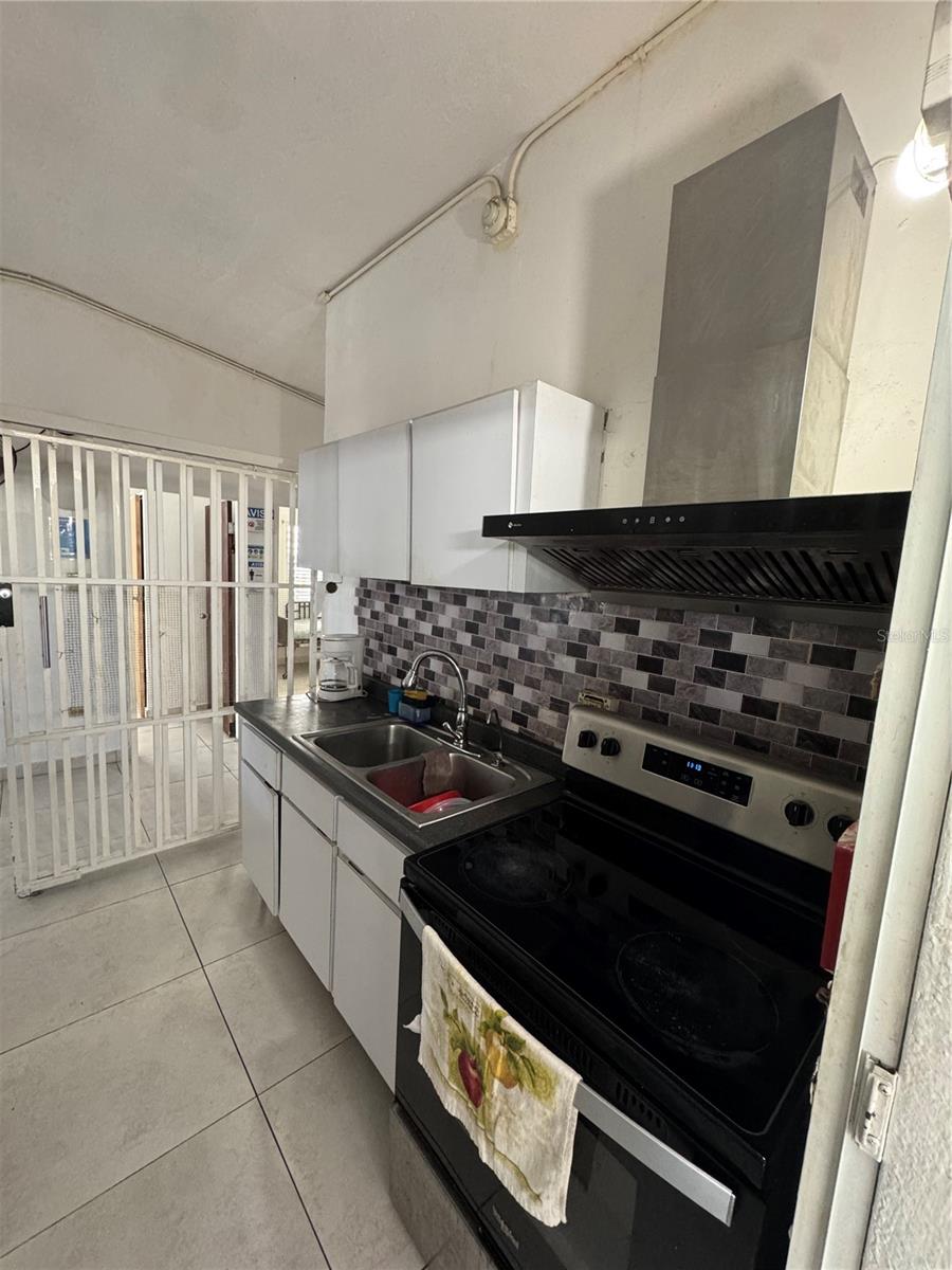 URBANIZACIÓN VILLA PRADES - Commercial Sale