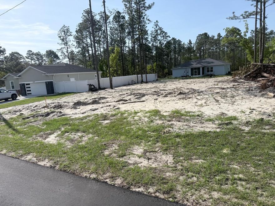 Located in the beautiful city of Ocala, this lot is the perfect place for your future dream home or investment! The lot is already cleaned and ready to be built on. Be part of a wonderful community and enjoy some peace and quiet.