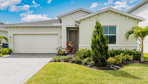 Photo of 684 Veridian Circle NW, Palm Bay, FL 32907 (MLS # O6346363)