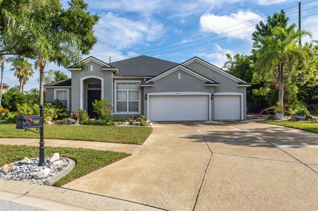 Photo of 5727 Golden Owl Loop, Land O Lakes, FL 34638 (MLS # TB8557140)