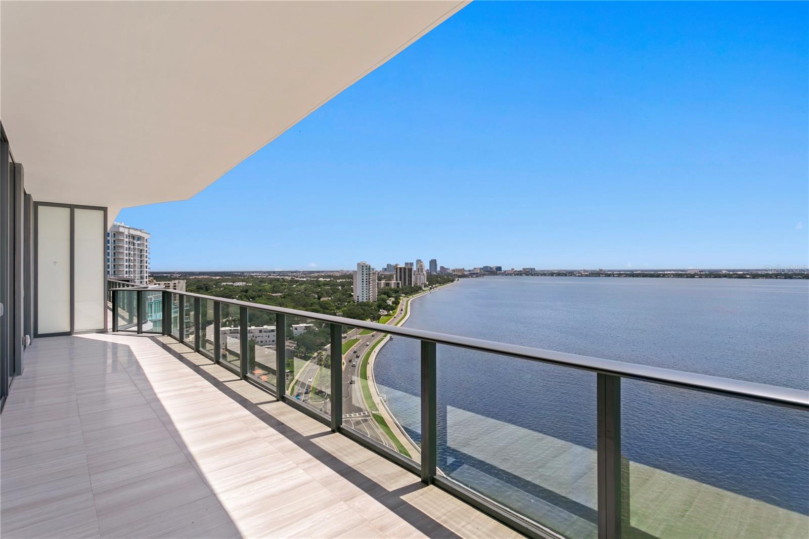 RITZ CARLTON RESIDENCES - Residential