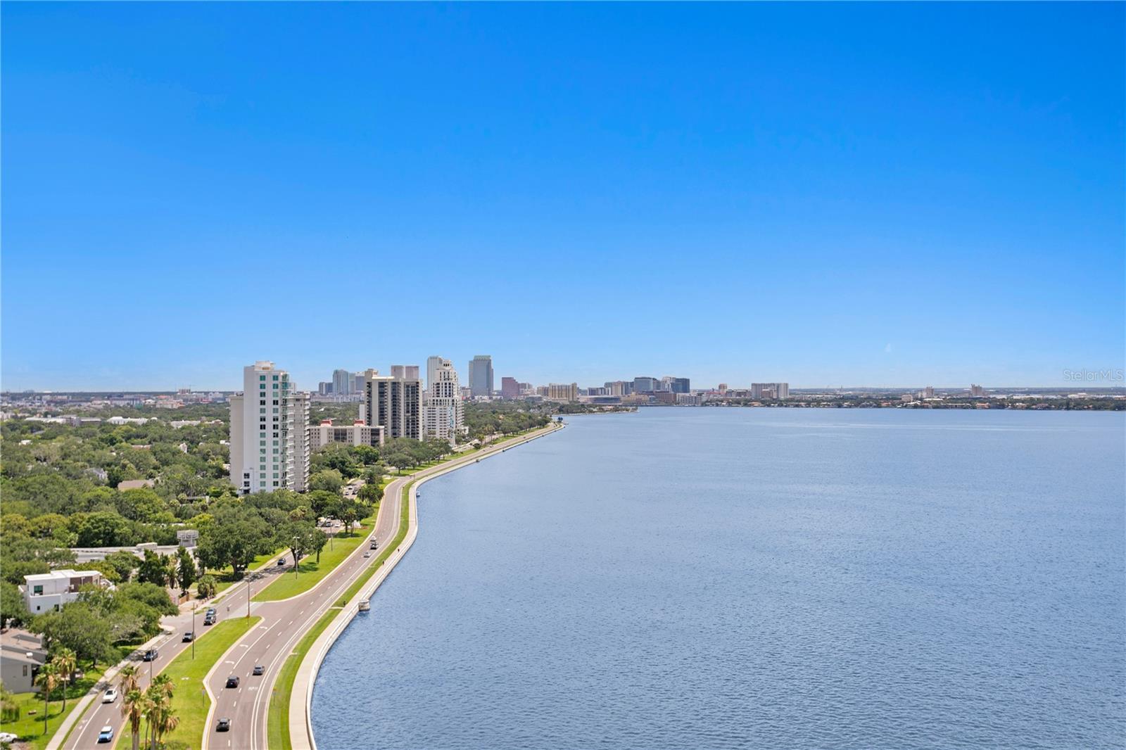 RITZ CARLTON RESIDENCES - Residential