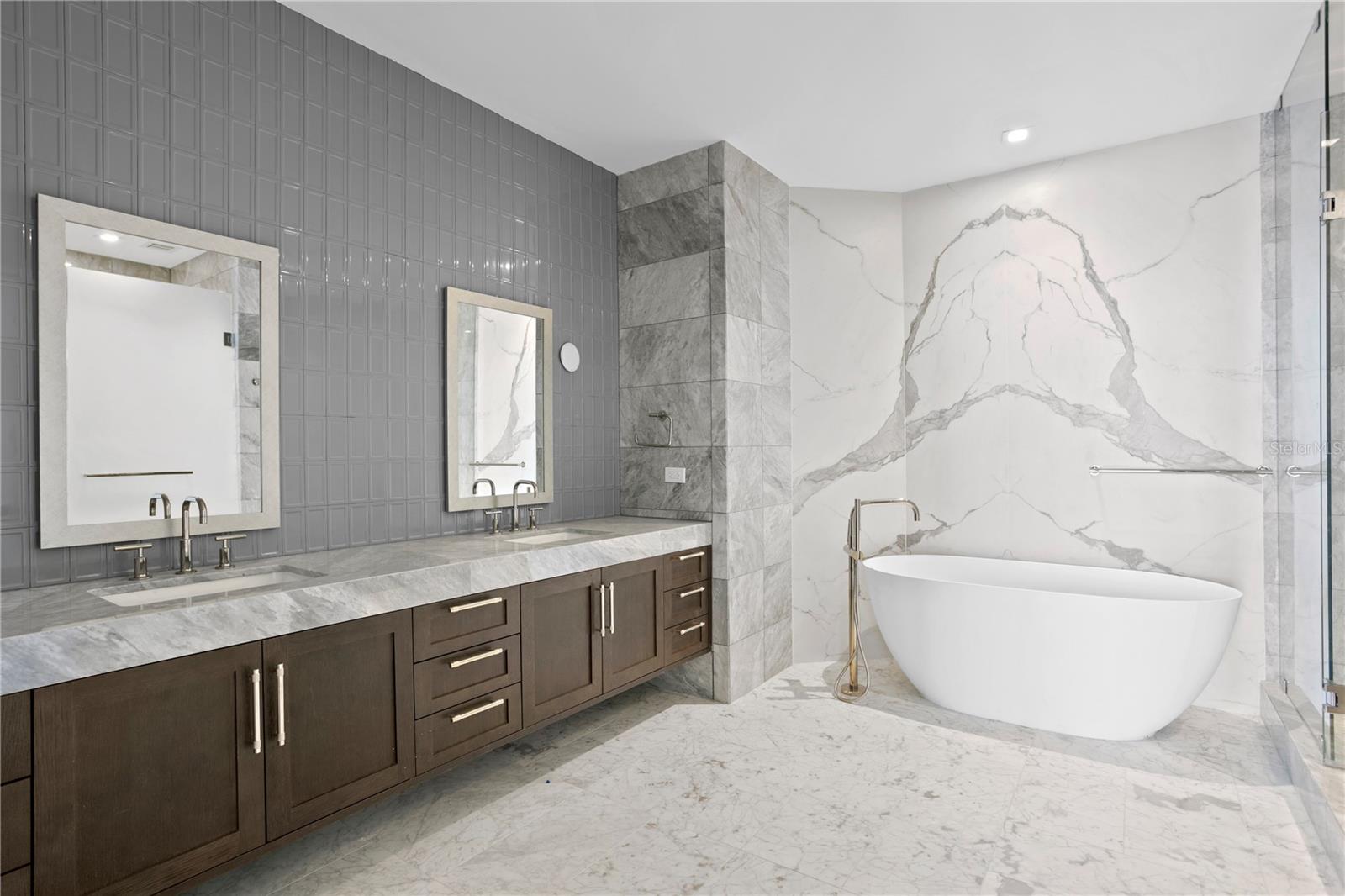 RITZ CARLTON RESIDENCES - Residential