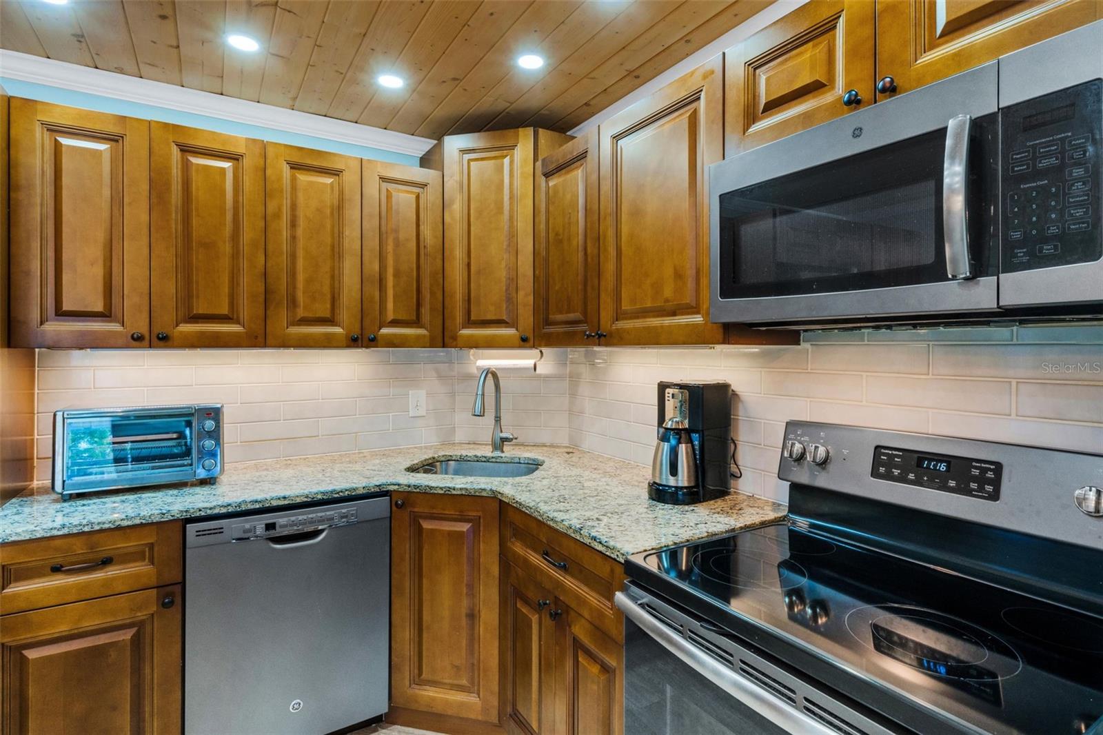 GARDENS THE CONDO - Residential